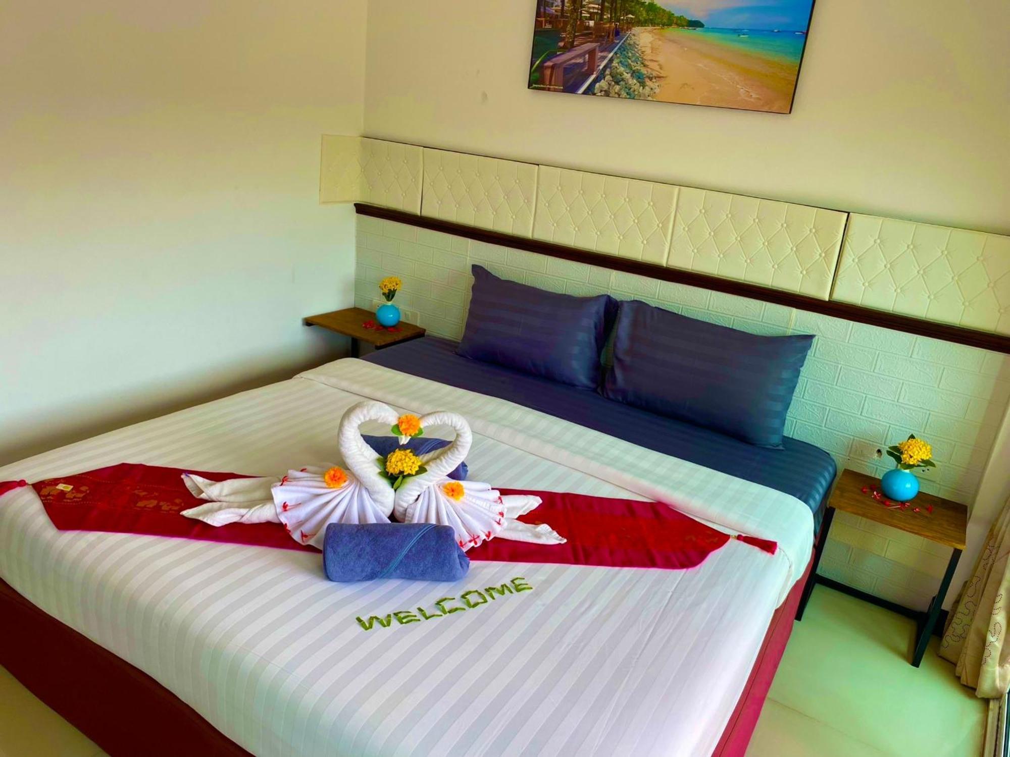 At Home Hotel Patong Bagian luar foto