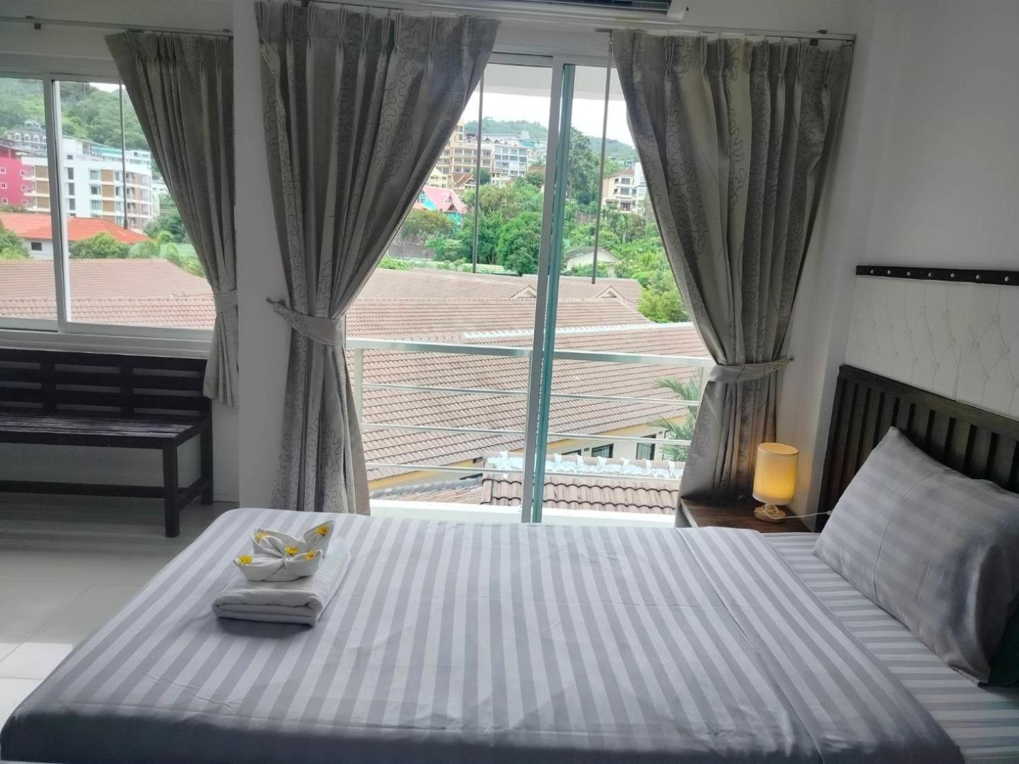At Home Hotel Patong Bagian luar foto